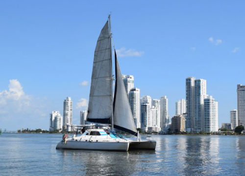 Embarcaciones Híbridas de Vela y Motor en Cartagena de Indias