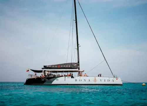 ISLAS DEL ROSARIO - CATAMARÁN BONAVIDA