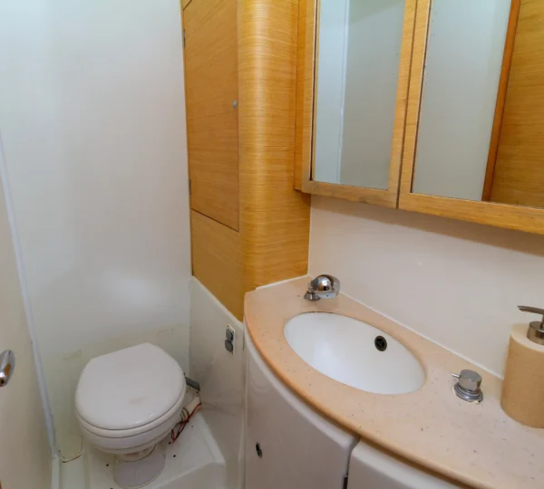 Baño del catamarán Chicote Lagoon 440