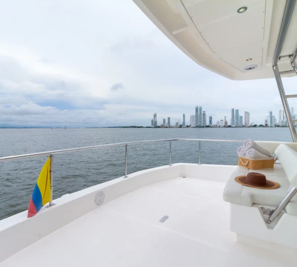 Vista desde el flybrige del yate Valhalla 51FT