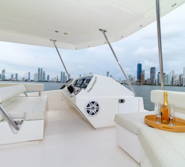 Consola del yate Valhalla 51FT