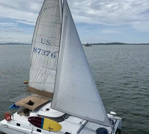 Exterior catamrán armonia de 36FT