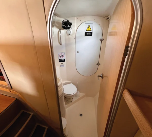 Baño privado a bordo del Catamarán Armonia en Cartagena
