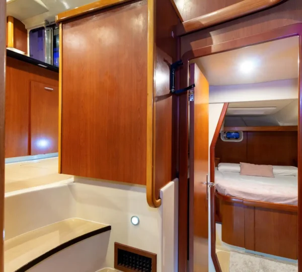 Cabina amoblada del yate Hope 47FT