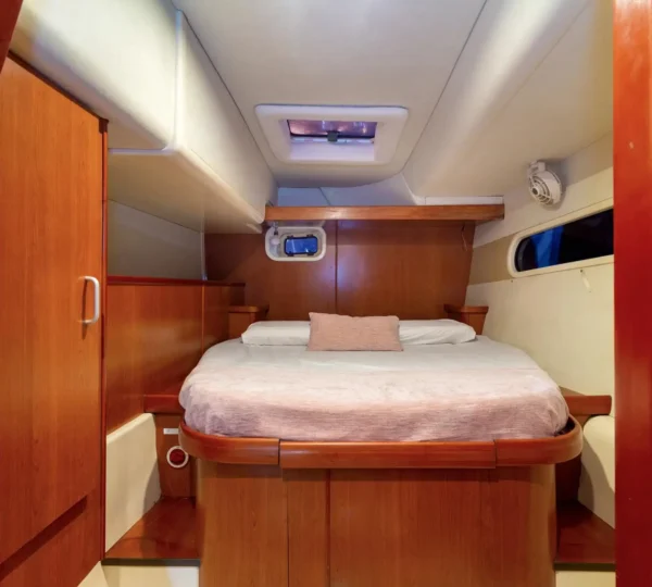 Cabina amoblada del yate Hope 47FT